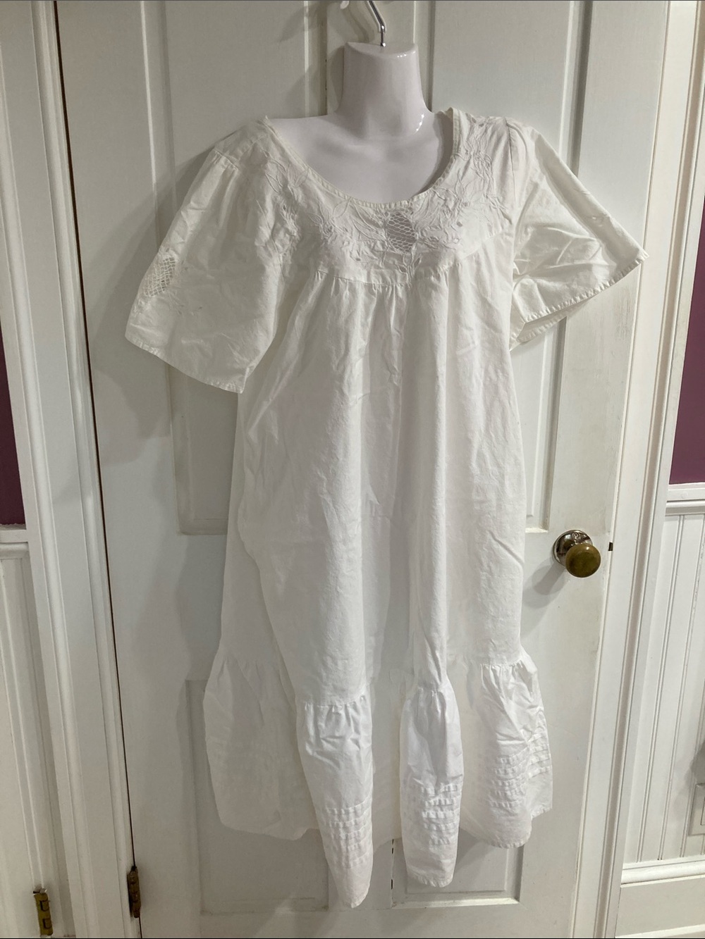Lord & Taylor White Cotton Embroidered Chemise nightgown or dress